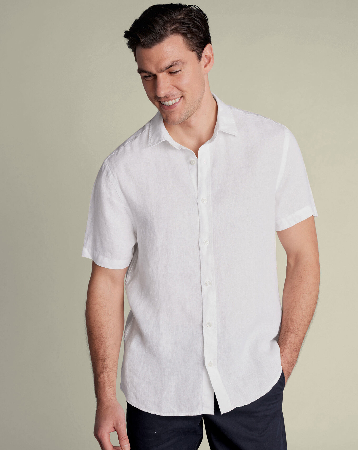 CSH0018WHT_MODEL_UNTUCKED