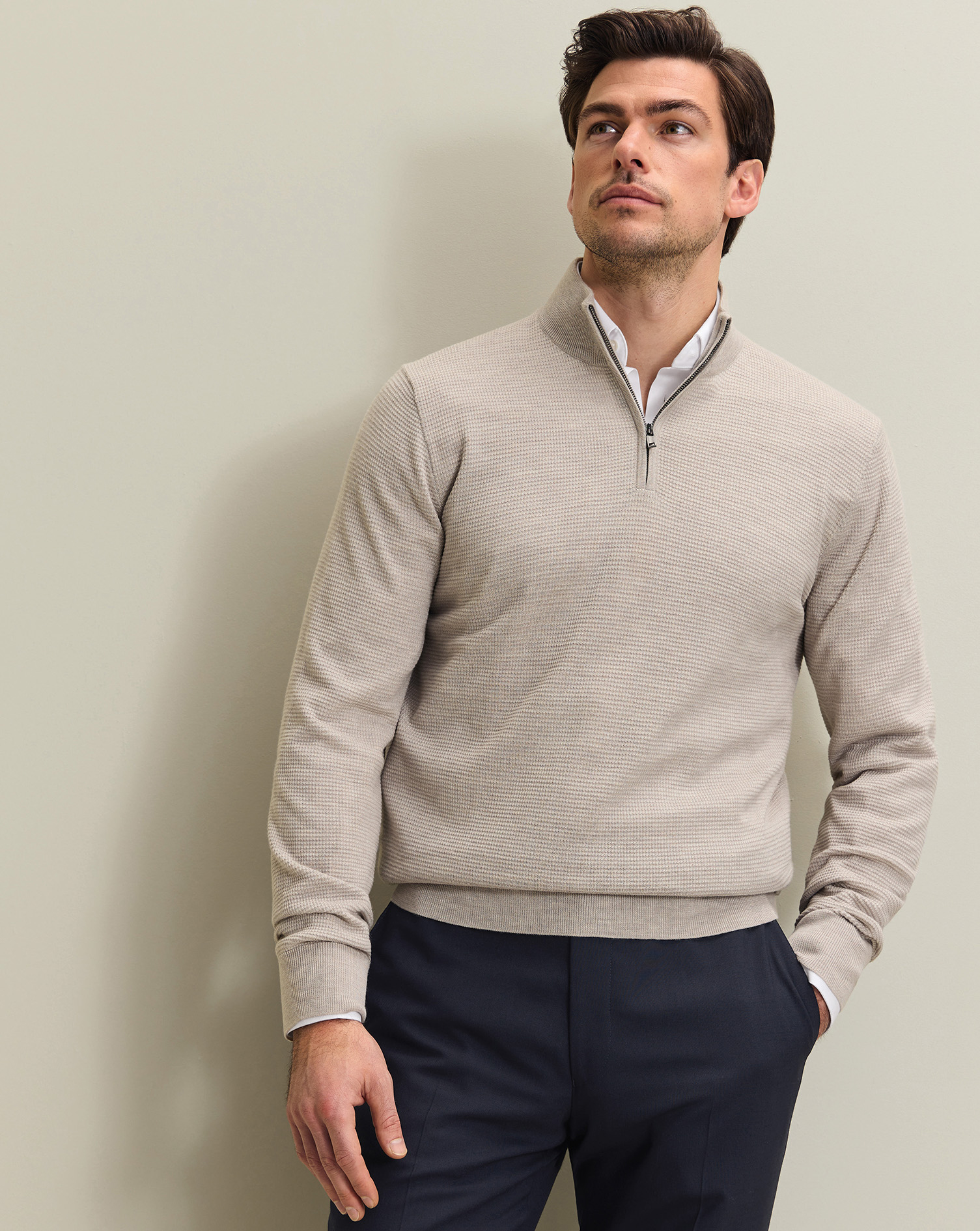 KNM0019LST_MODEL_UNTUCKED_01