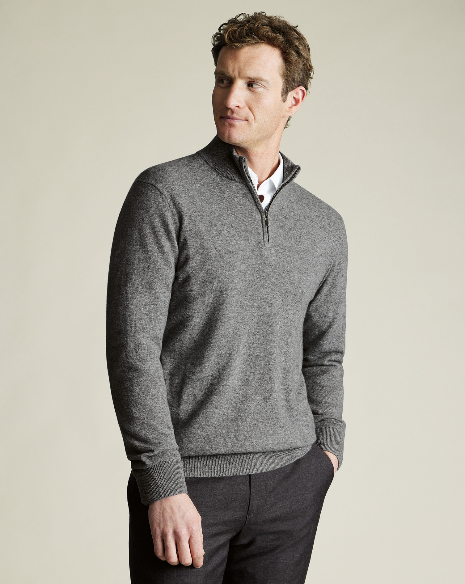 KNS0004GRY_MODEL_FRONT